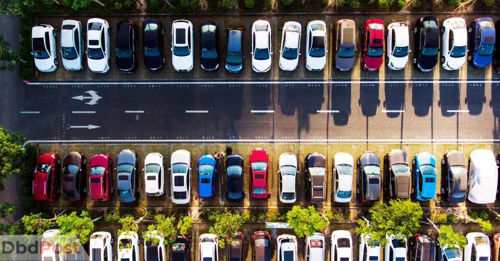 Inarictle image-parking in abu dhabi-parking bird's eye view