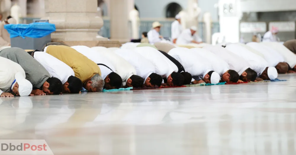 inarticle image-eid al adha in uae- people praying