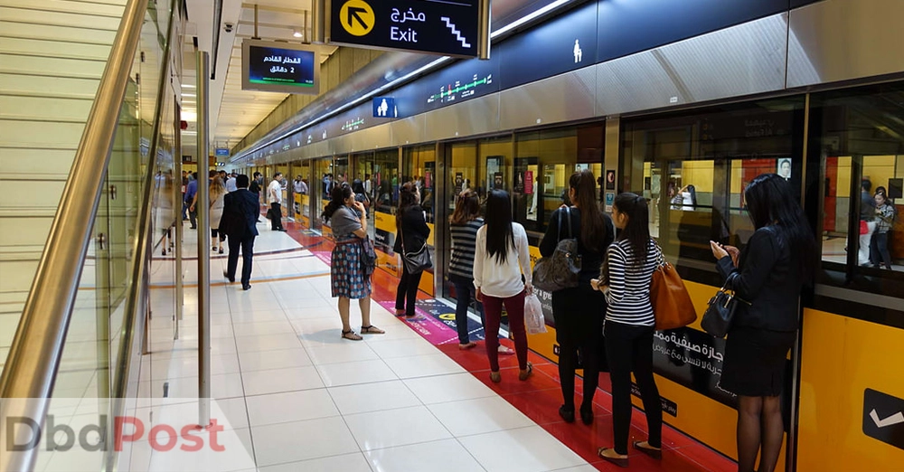 inarticle image-max metro station-Services and facilities platform