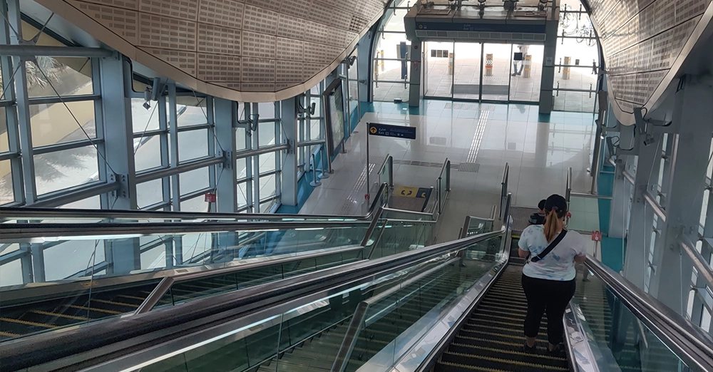 inarticle image-adcb metro station-escalators