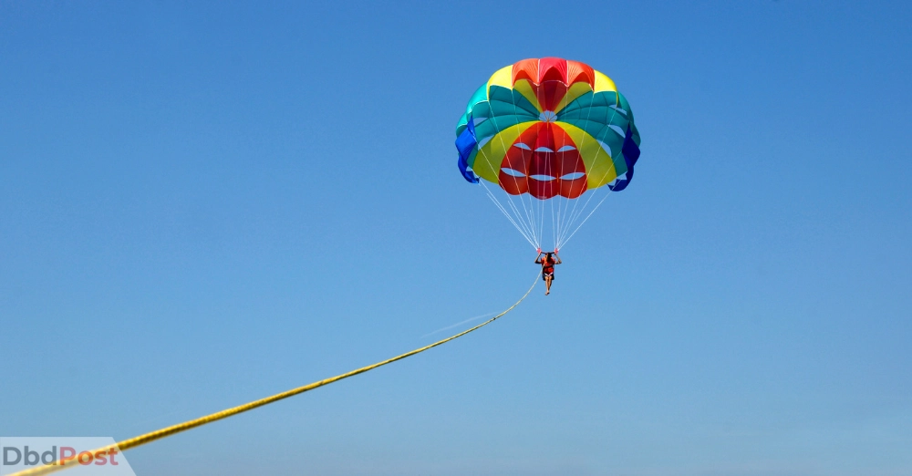 inarticle image-jumairah beach-parasailing