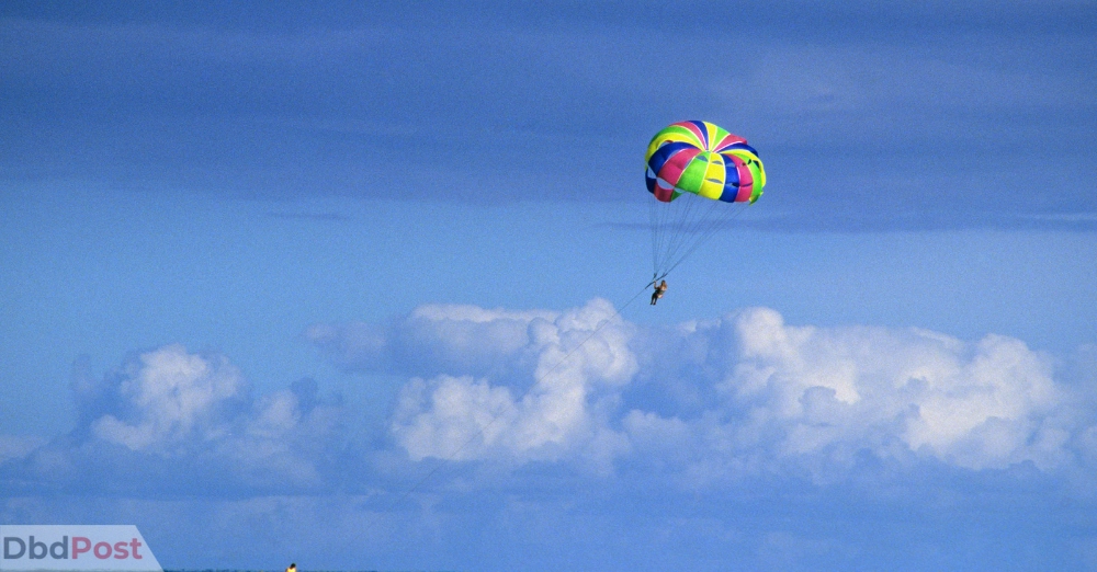 inarticle image-marina beach-parasailing