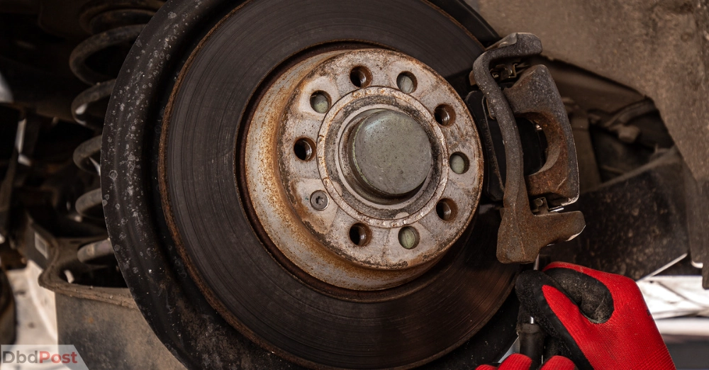 inarticle image-wheel bearing replacement cost-Signs of a failing wheel bearing